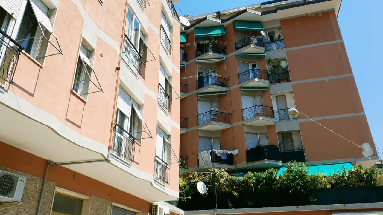Comodo Al Mare Леричи Екстериор снимка