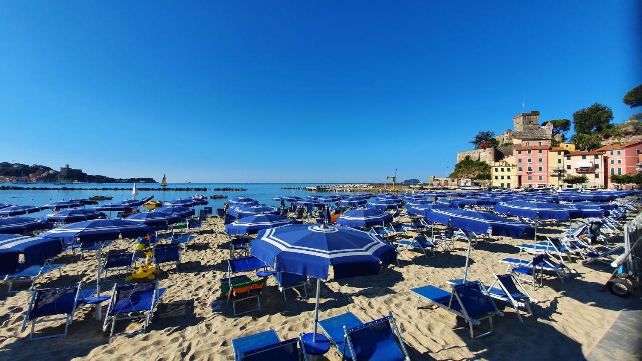 Comodo Al Mare Леричи Екстериор снимка