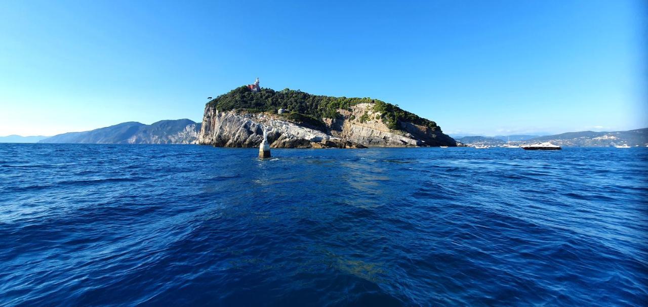 Comodo Al Mare Леричи Екстериор снимка